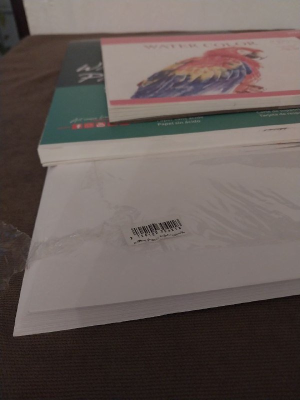 Альбомы для рисования, подрамники, планшет, декор, ведро пробок 2