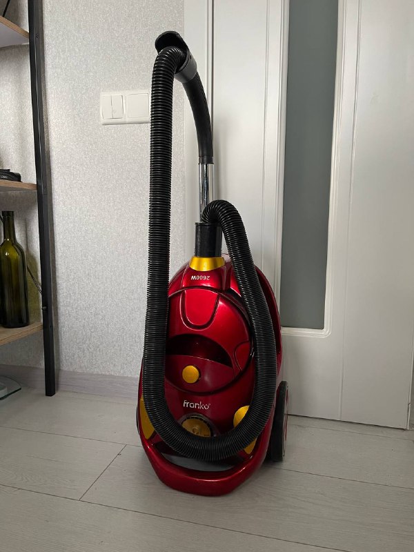 Franko 2600W Vacuum Cleaner