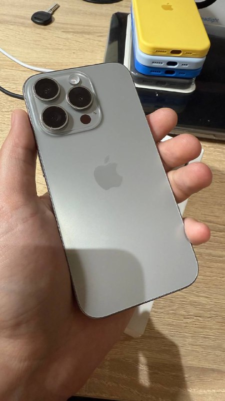iPhone 15 Pro 128 GB Natural Titanium, 2 units available 6