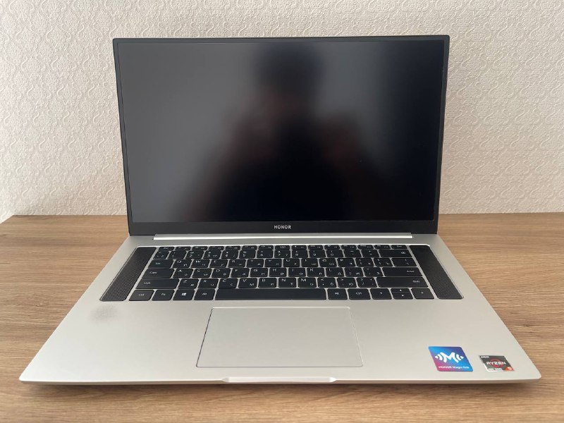 HONOR MagicBook 16 Ryzen 5 16GB RAM 512GB SSD 144Hz