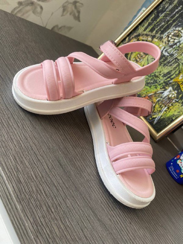 Полка для книг, босоножки розовые, босоножки бежевые, Crocs 2