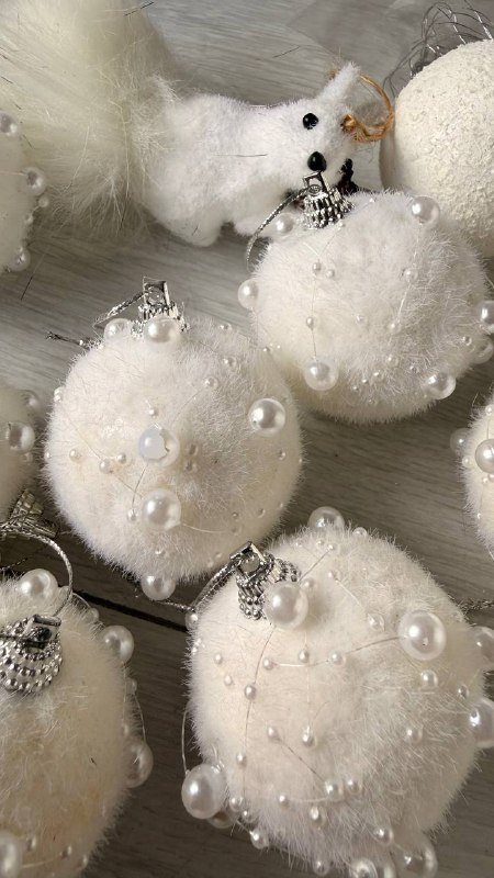 Новогодние елочные игрушки бело-серебряные 7