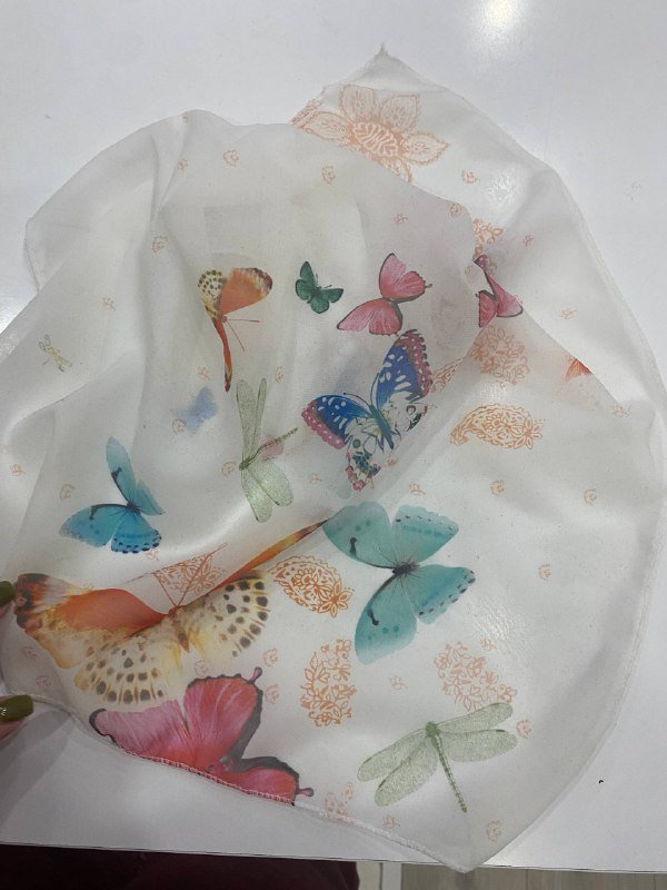 Платок с бабочками