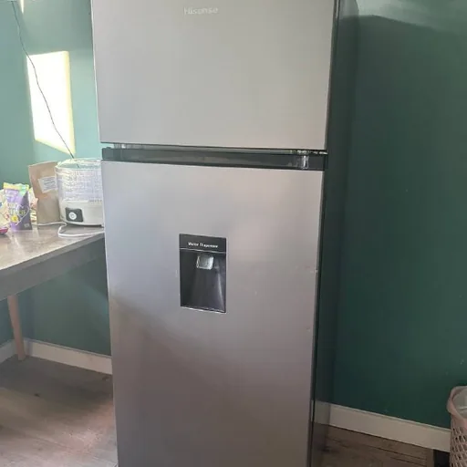Холодильник Hisense