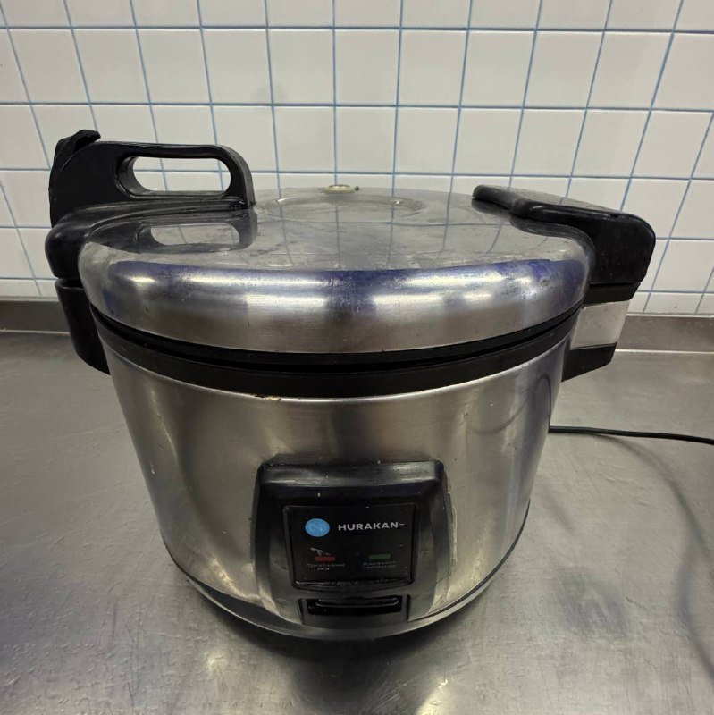 столы из нержавеющей стали, складные деревянные стулья и стол, осушитель, кондиционер, рисоварка 7