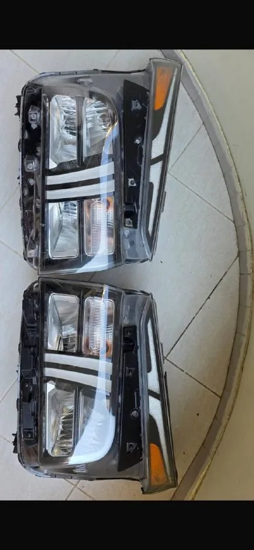 Передние фары Hyundai Santa Fe 1
