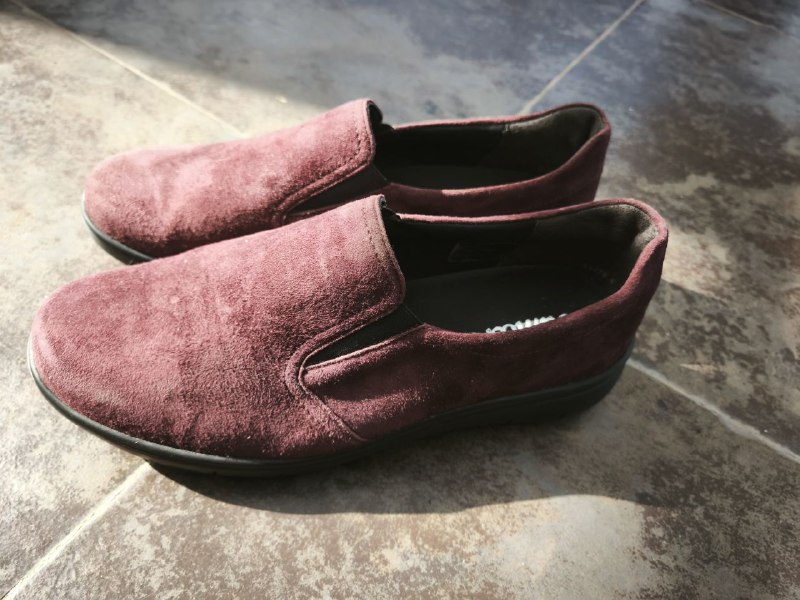 2 pairs of shoes size 41