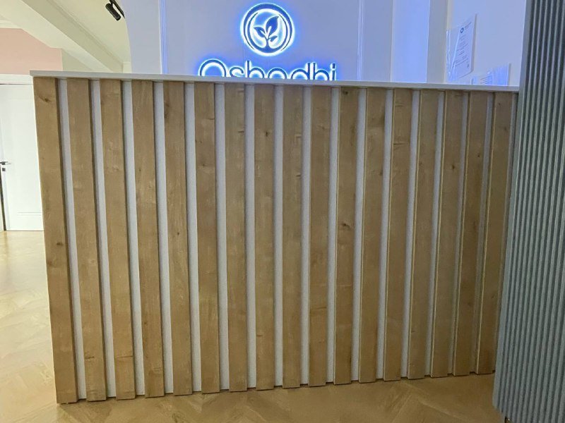 Ресепшен, шкафы, столы, стулья тканевые