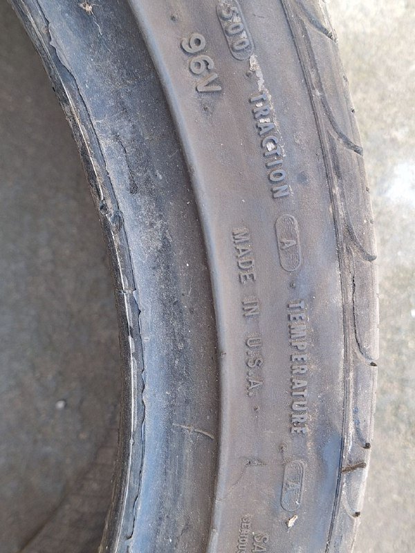 Комплект шин Goodyear 235/40 R19 всесезонные