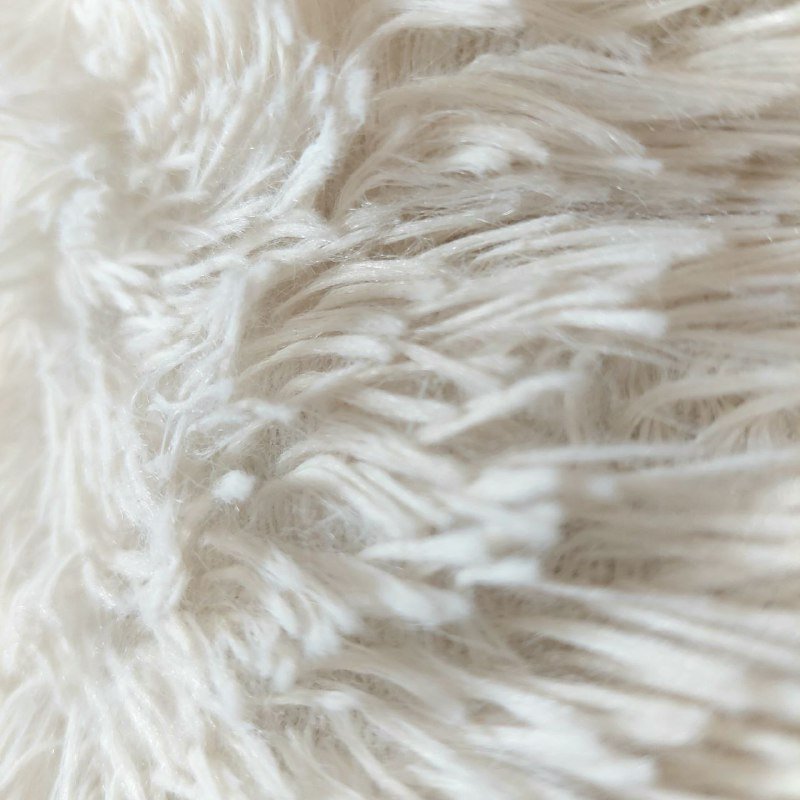 Белая декоративная пушистая подушка JYSK 50 см 6