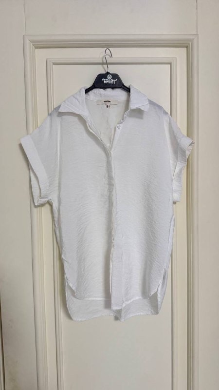 Юбка миди Stradivarius, зеленое худи, черное худи, белая блуза с коротким рукавом, белая блуза с длинным рукавом, черная блуза с коротким рукавом 4