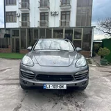 Porsche Cayenne 2012 1