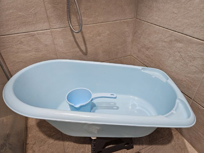 Детская ванночка с ковшом