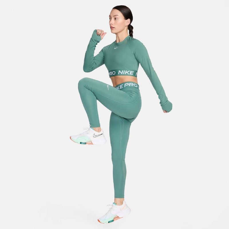 Спортивные костюм, шорты-юбка, лонгслив, лосины, скакалка, фитнес-ленты