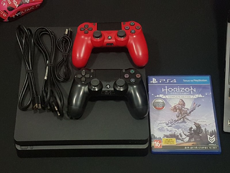 Ps4 slim 1tb, оригинальные джойстики, игра Horizon 2