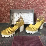 Куртка демисезонная, бижутерия, босоножки 3