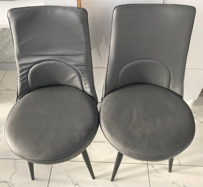 Два стула и журнальный столик 3