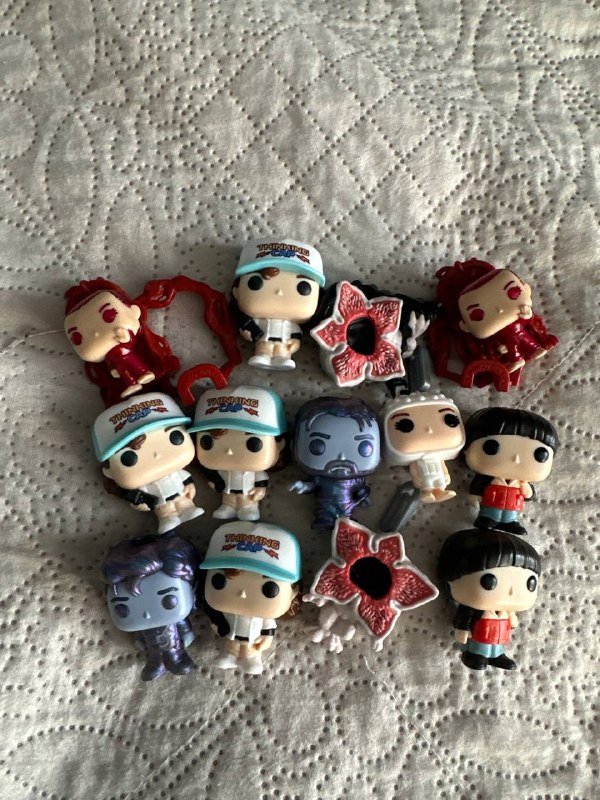 Киндер, Очень странные дела