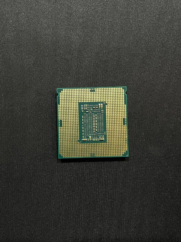 Материнская плата Gigabyte, процессор Intel Core i5-9400F, память Kingston и Micron DDR4, корпус Micro-ATX, кулер Microweak PWM RGB 3