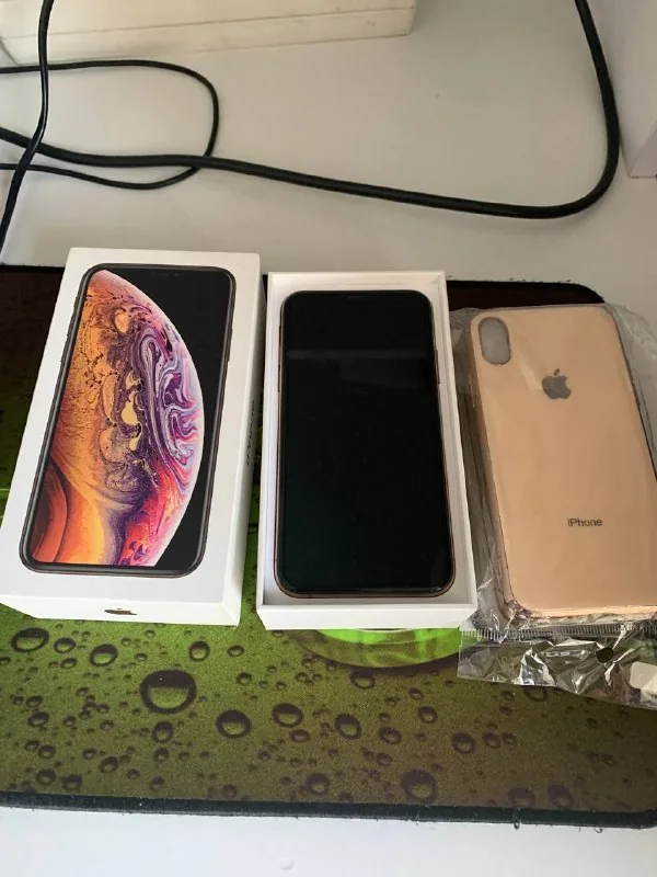 iPhone XS gold, 64 ГБ 1