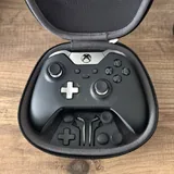 Xbox Series X с тремя геймпадами 5