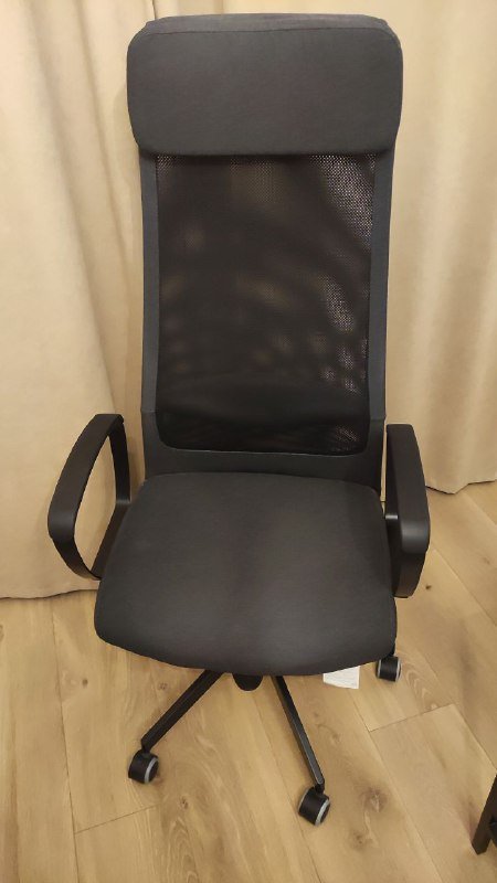 Офисные стулья IKEA MARKUS, Рабочие столы 2