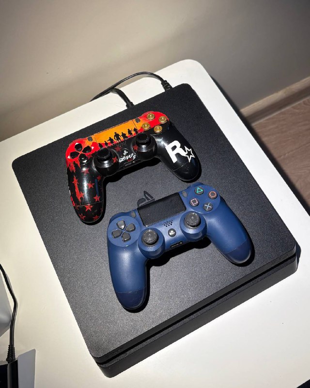 Sony PlayStation PS4 Pro с двумя джойстиками и hdmi кабелем