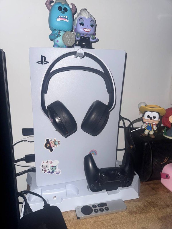 PlayStation 5 консоль, два джойстика, два диска, сумка, станция охлаждения