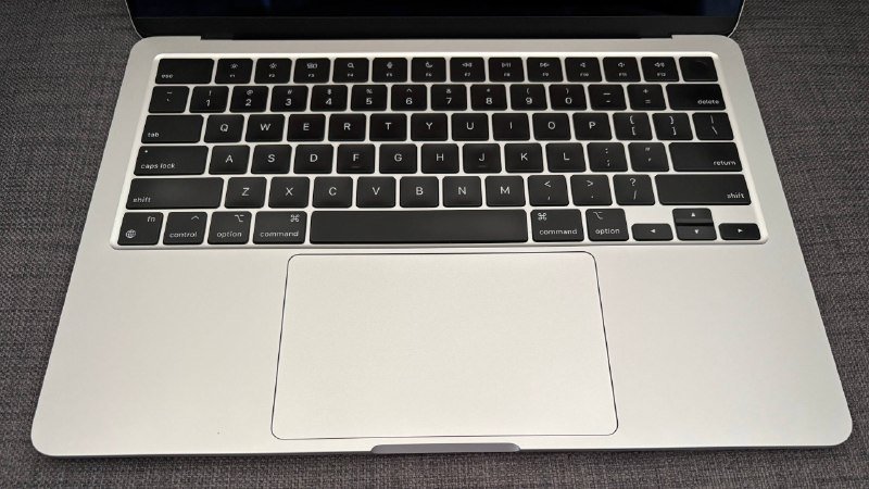 Apple MacBook Air M3 13" 8GB 256GB 4