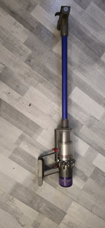 Пылесос Dyson с неисправным аккумулятором и зарядкой
