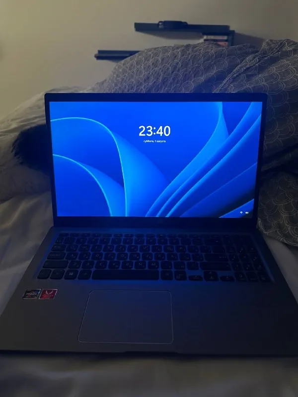 Ноутбук ASUS 1