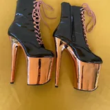 Стрипы Pleaser, наколенники Queen, защиты на стрипы 1