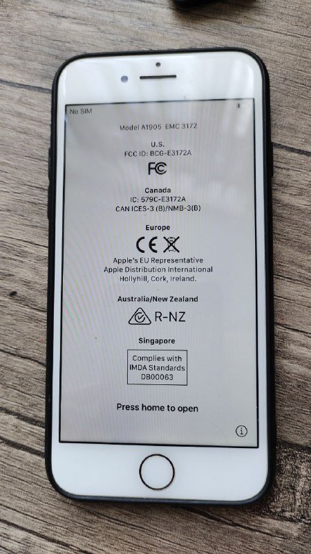 Samsung A40, iPhone 8 с чехлом 5