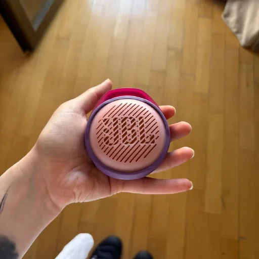 Колонка JBL JR POP, Айкос ILUMA, очки Ray Ban
