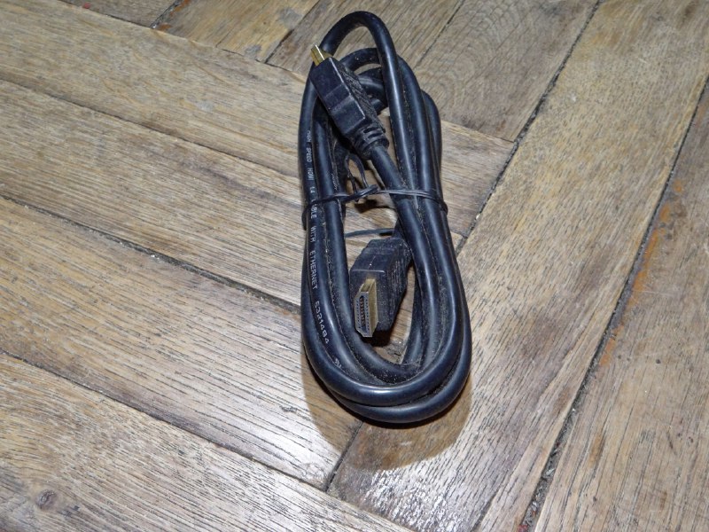 HDMI cables, USB mini, USB micro, flashlight, card readers 6