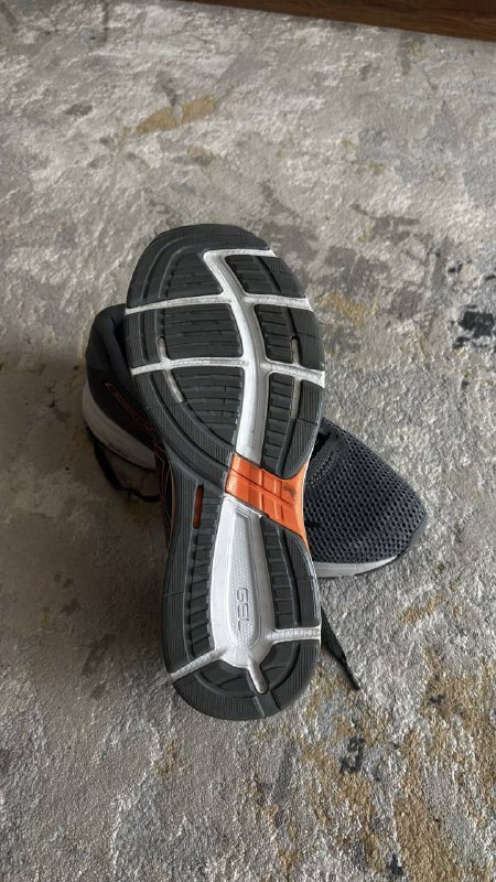 Кроссовки Nike Air Max Modern Essential, ASICS Gel-Phoenix 9 5