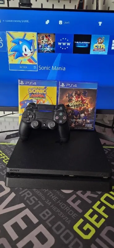 PS4 Slim 1TB, 2 джойстика, 2 игры Sonic 1