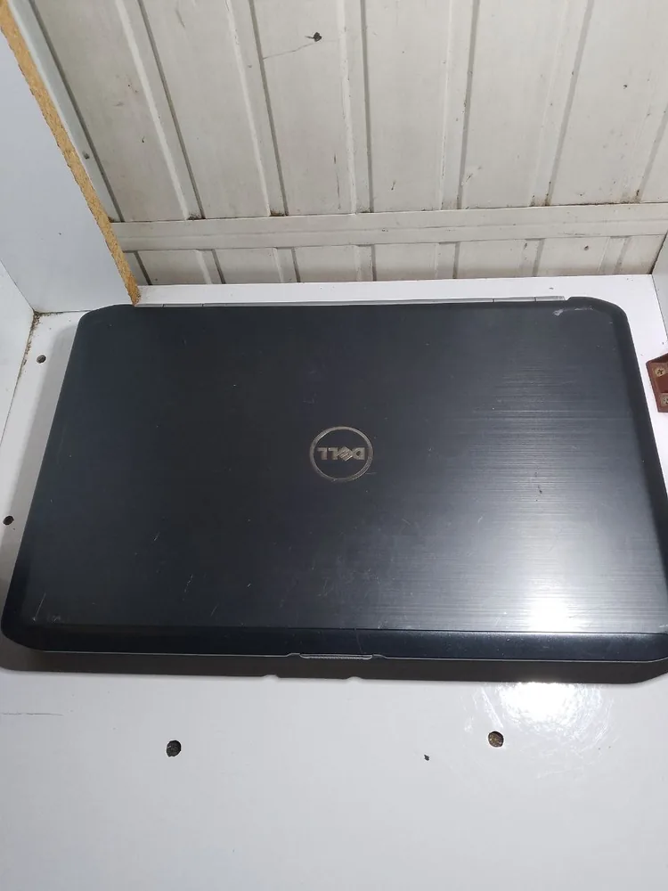 DELL Latitude E5520 1