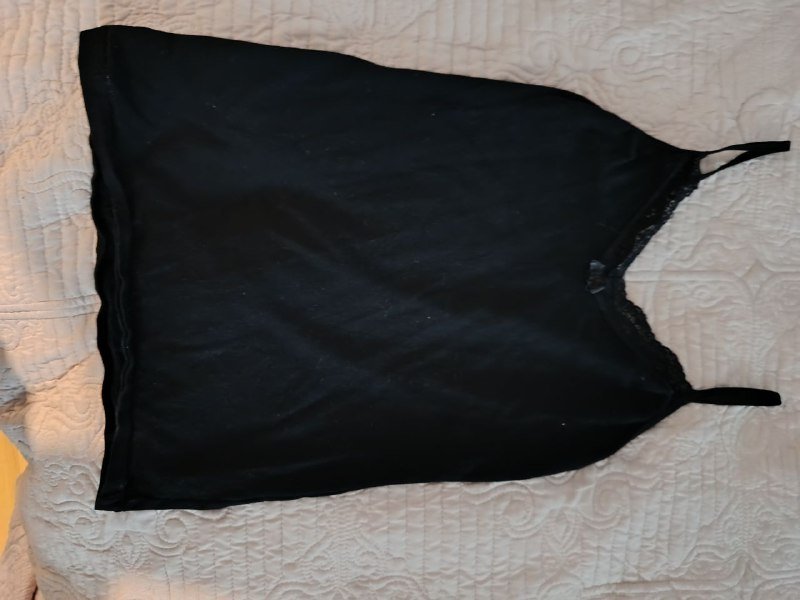 черная майка, белая майка, штаны Хеллоу Китти, новогодняя пижама