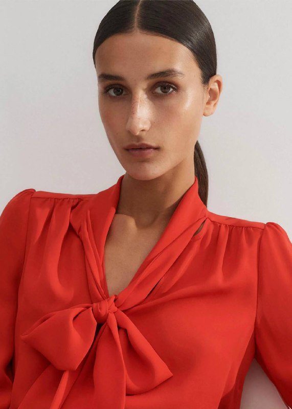 Легкая блузка Atmosphere кирпичного цвета с длинными рукавами и воротником-бантом