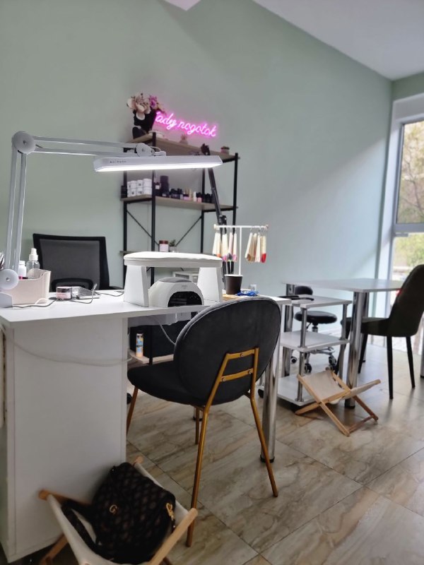 Аренда рабочего места мастеру маникюра в Aesthetic Studio 1