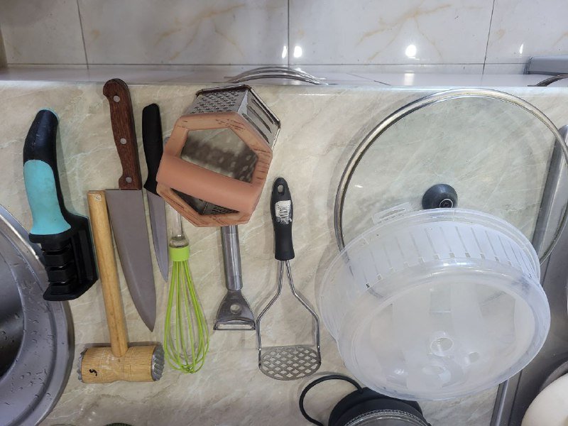Кастрюли, контейнеры, тарелки, крышки, ножи, кухонные принадлежности 3