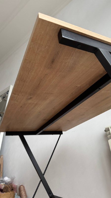 Стол из дерева и металла 4