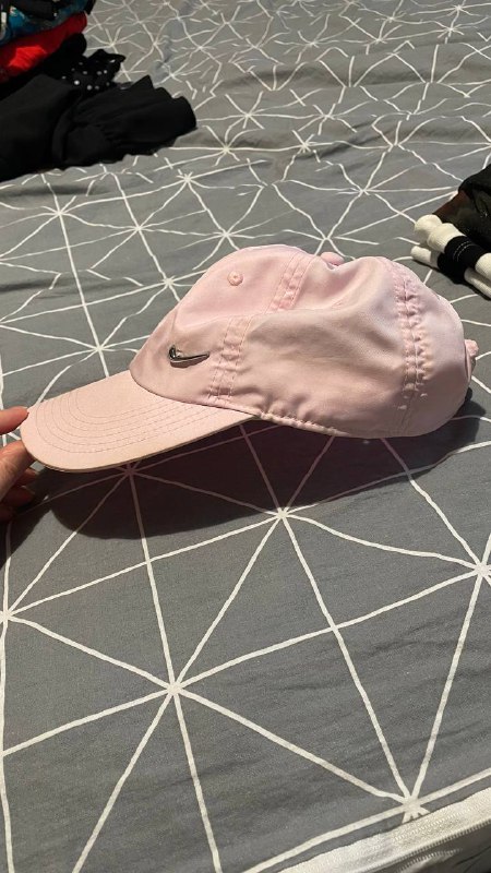 Светло-розовая кепка Nike
