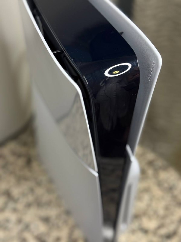PlayStation 5 (PS5), два контроллера, зарядка