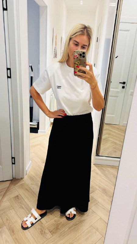 Тапочки из норки Vizali handmade, Туфли Ysl, Юбка Zara, Брючный костюм Zara, Свитер Zara, Футболка vika adamskaya, Боди Zara 4