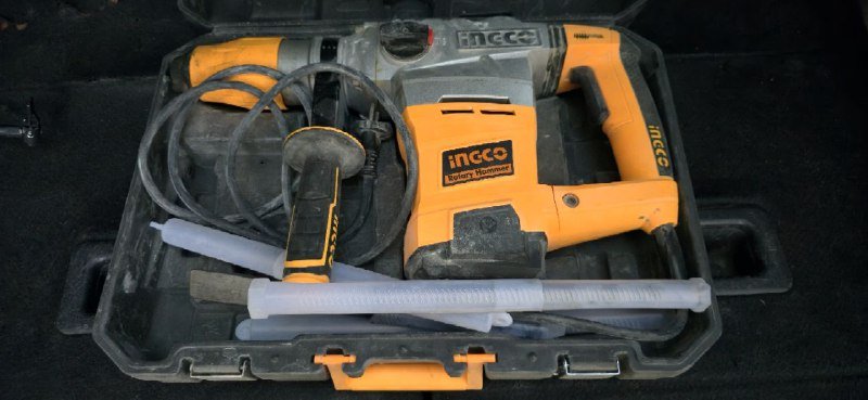 Перфоратор почти новый