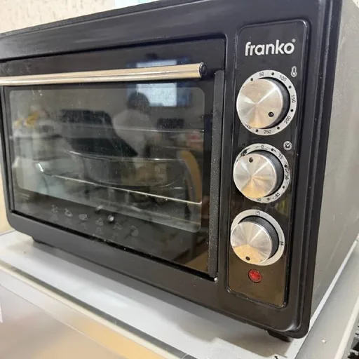 Электрическая печь, коврики, ковёр, весы, ведро, гирлянды, лампа