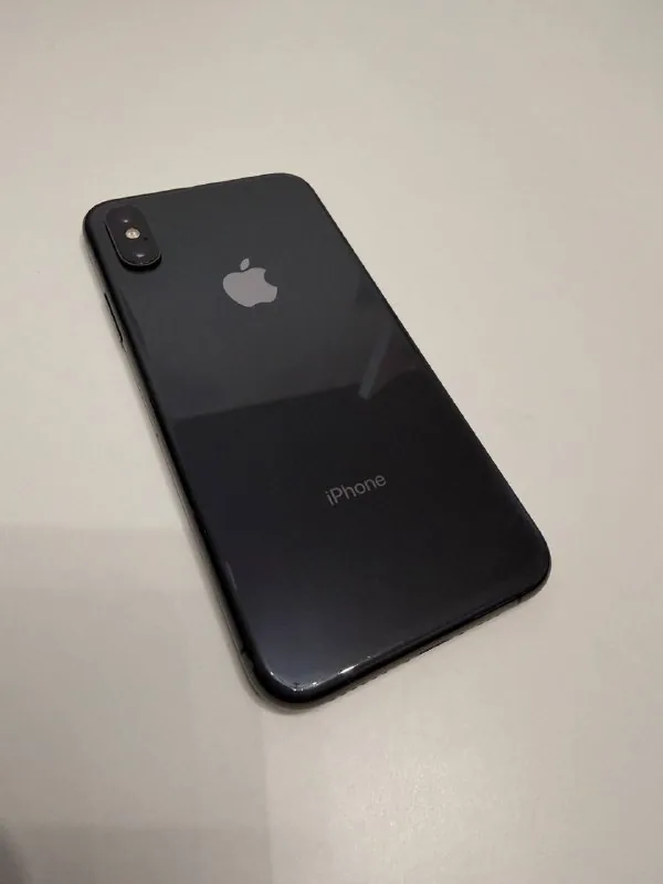iPhone XS, iPhone 13 Pro 1