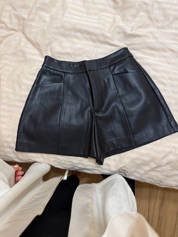 Женские кожаные шорты Stradivarius, размер EUR 32 UK 4 US 0